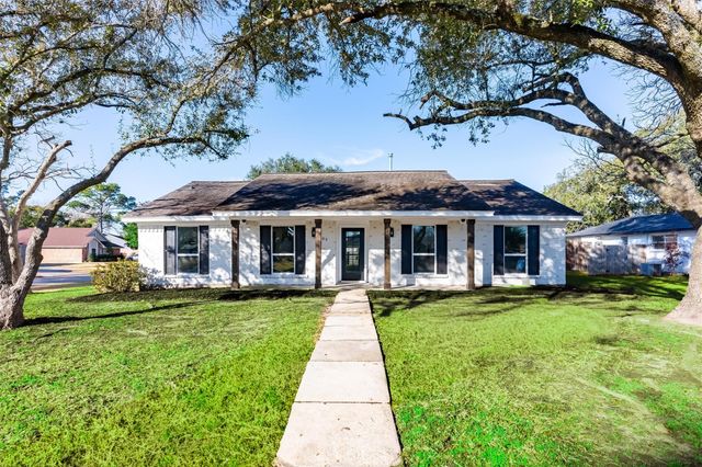 402 Castle Harbour, Friendswood, TX, 77546