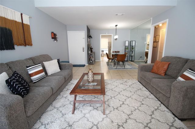 9707 Richmond, Houston, TX, 77042