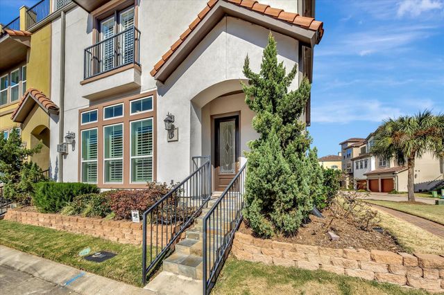  6 W OAKS Dr, Houston, TX 77058