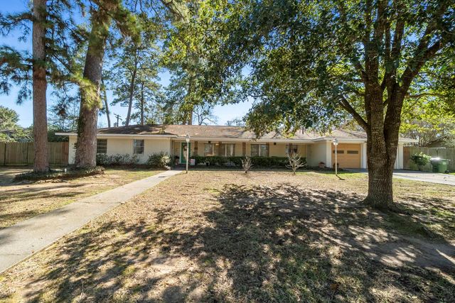 111 Circle Dr, Cleveland, TX 77327