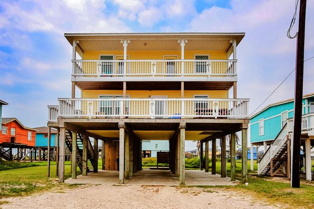  104 Beach Dr, Surfside Beach, TX 77541