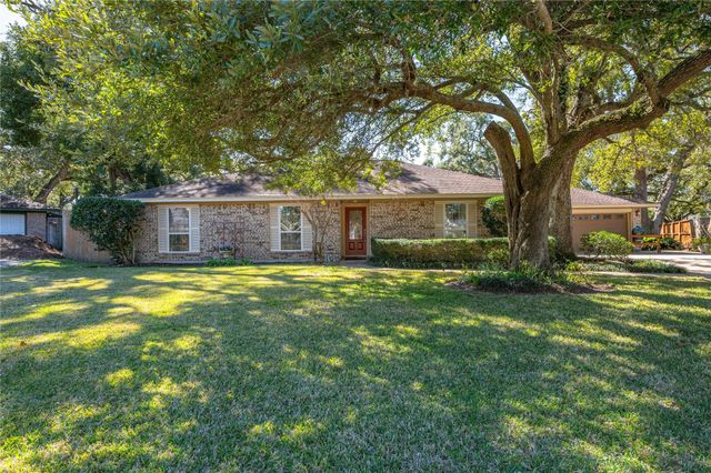 412 Narcissus, Lake Jackson, TX, 77566