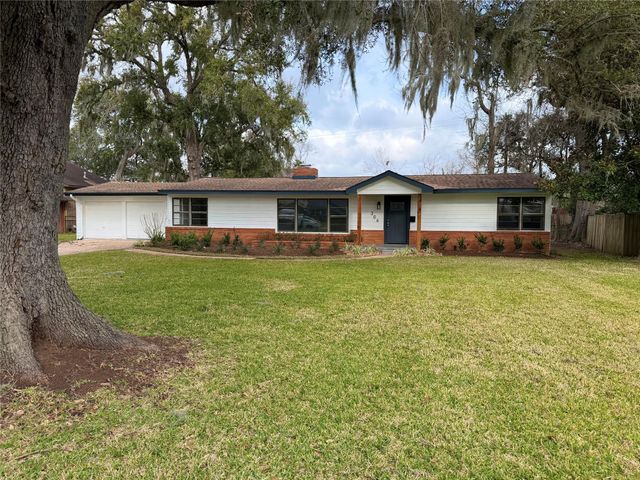 306 Oak, Lake Jackson, TX, 77566
