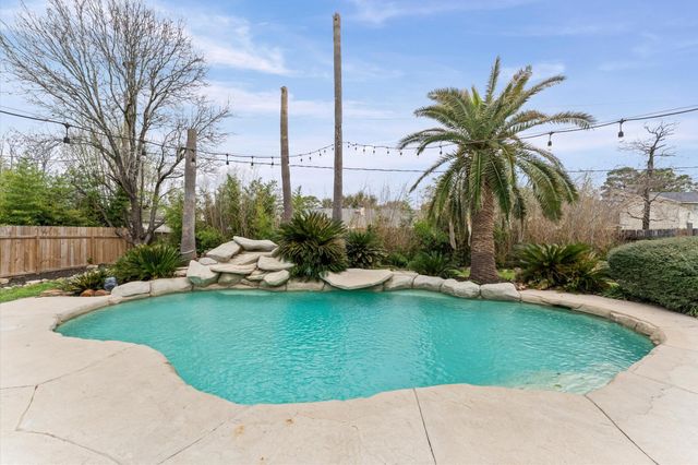 9810 Charter Ridge Dr — Charterwood Sec 01