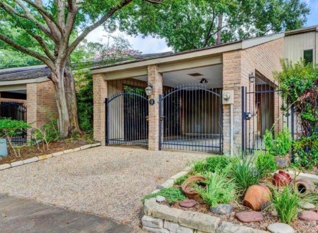 9400 Doliver, Houston, TX, 77063