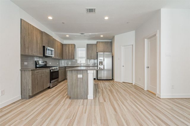482B Centro, Shenandoah, TX, 77385