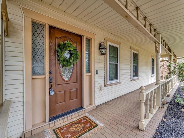 1015 Woodhorn Dr — Oakbrook West