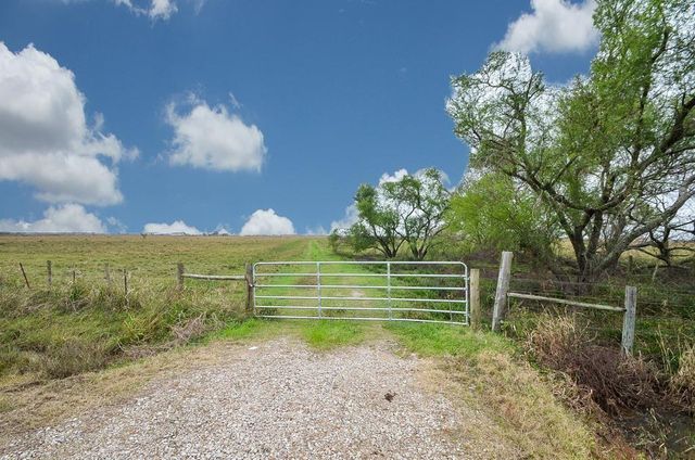  1 Brumbelow Rd, Needville, TX 77461