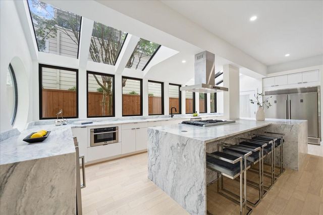 2135 Quenby St, Houston, TX 77005