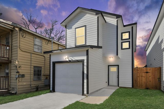 4011 Elmwood St — Sunnyside