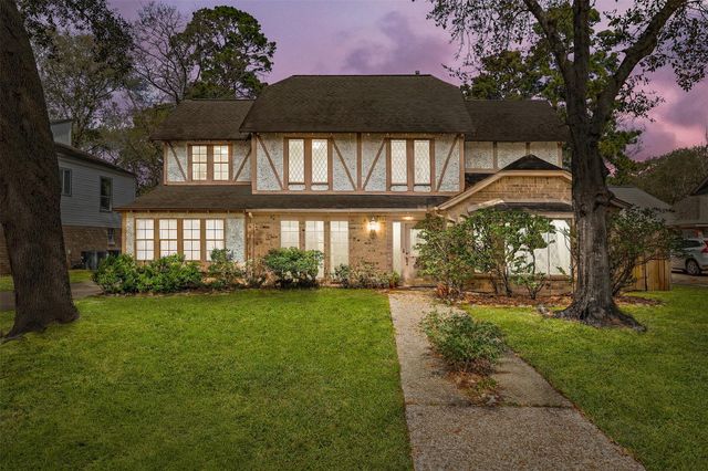 3518 Creekbriar Dr — Olde Oaks Sec 01