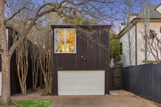 2366 Dunstan Rd — Southampton Place Ext