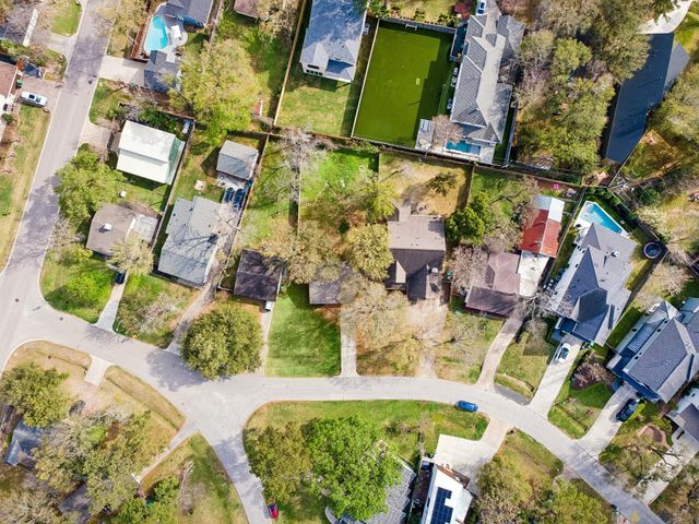 915 W 42nd St — Garden Oaks