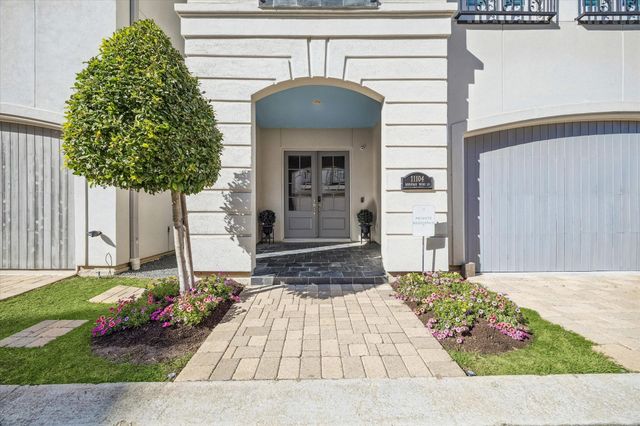 11104 Savannah Woods Ln — Sherwood Oak Gardens