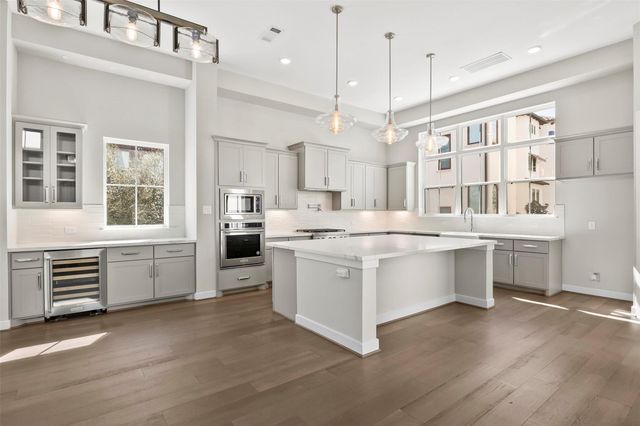 5342 Chandler St — Alys Park