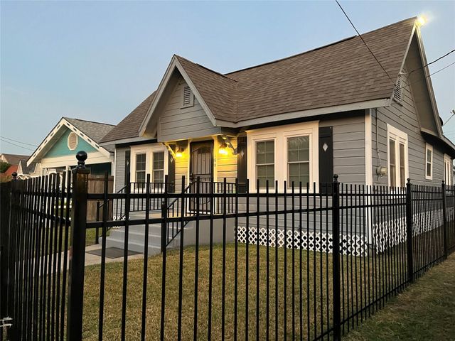 106 N EASTWOOD, Houston, TX, 77011