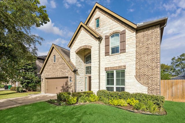1616 Hewitt Dr — Oak Forest