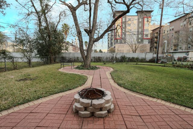 4609 University Oaks Blvd — University Oaks