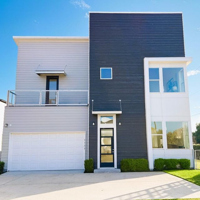 2806 Rosefield Dr — Avondale Square