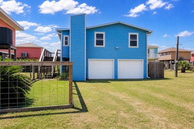  315 Coral Ct, Surfside Beach, TX 77541