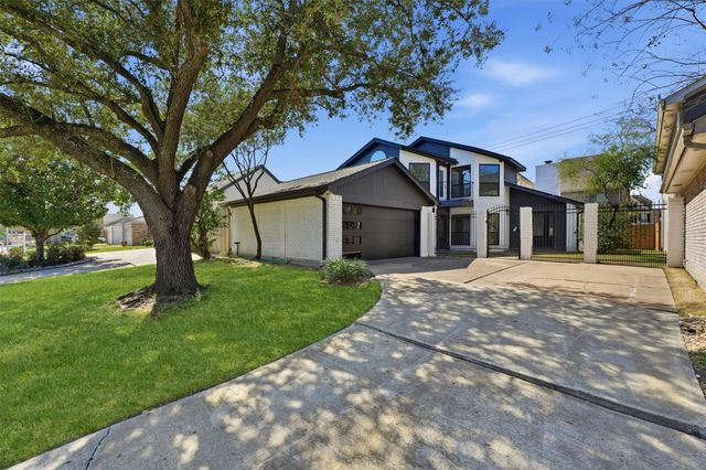 1202 Forest Home Dr — Briar Hills