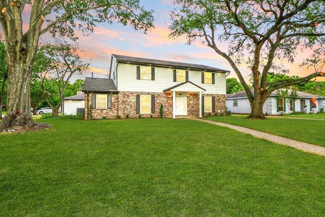 14406 Burgoyne Rd — Briar Village