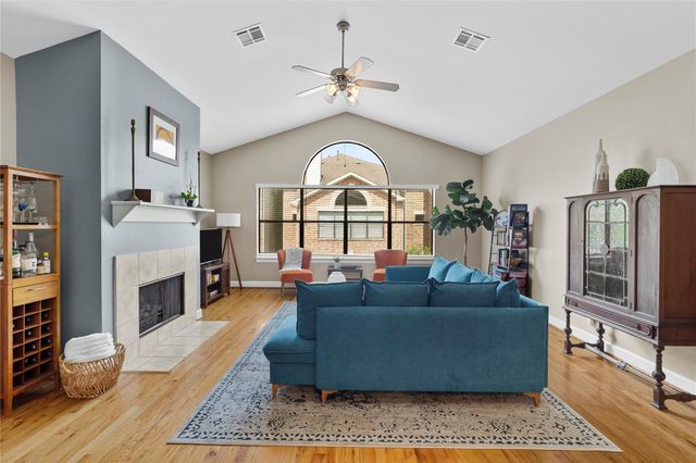 650 Westcross St #12 — Contemporary Garden Oaks Rep 01