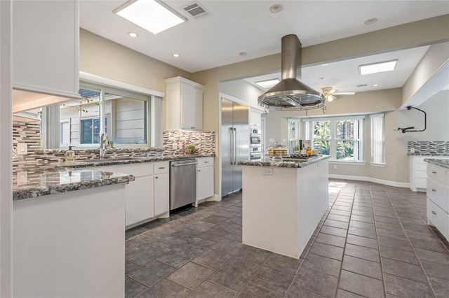 3611 Mulberry Hills Dr — Kingwood Lakes Village