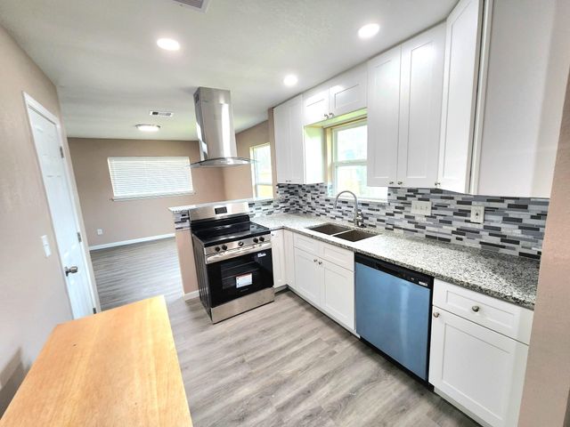 5879 Belcrest