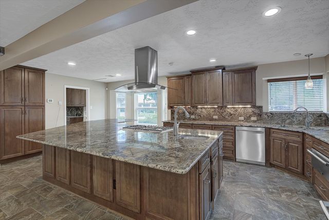 3002 Shadowdale Dr — Spring Shadows