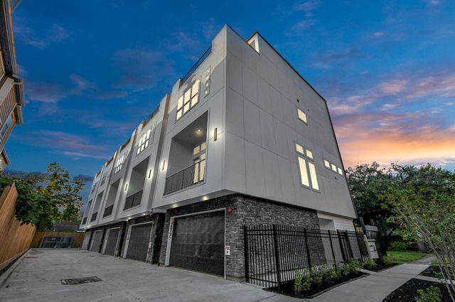 4819 Austin St B — MUSEUM AUSTIN PLACE