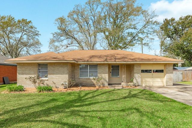  2109 N Tinsley St, Angleton, TX 77515
