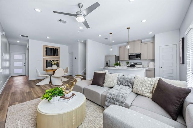 953 Green Vines Ln — Highland Court