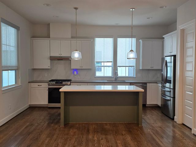 2808 Grand Fountains Dr D — Buffalo Pointe