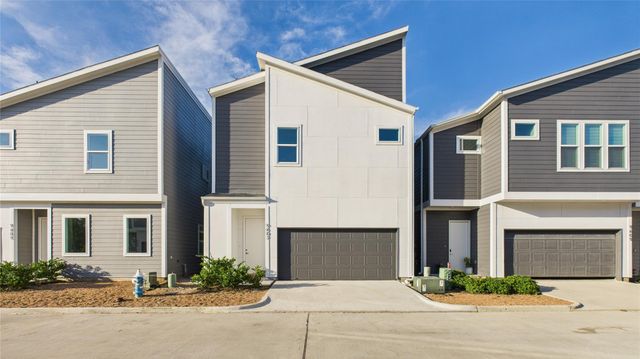 9607 Habitat Street — Windmill Lakes Villas