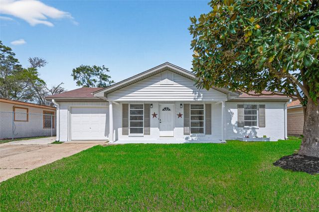 7227 Colton St — Scenic woods