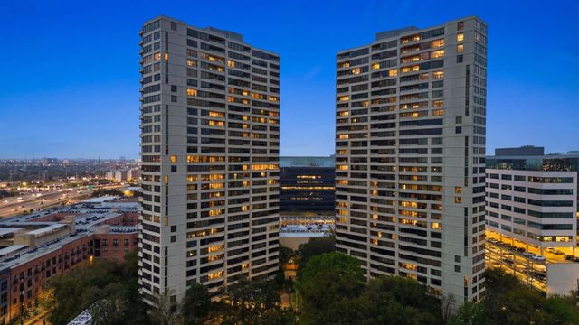  15 Greenway Plz 25J, Houston, TX 77046