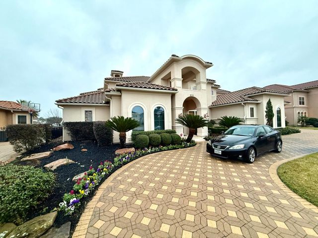  2111 DIAMOND SPRING Dr, Houston, TX 77077