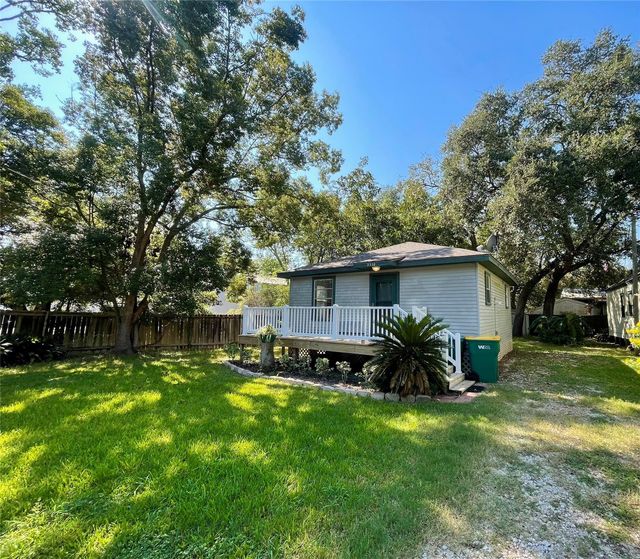 3330 Triplett, Bacliff, TX, 77518