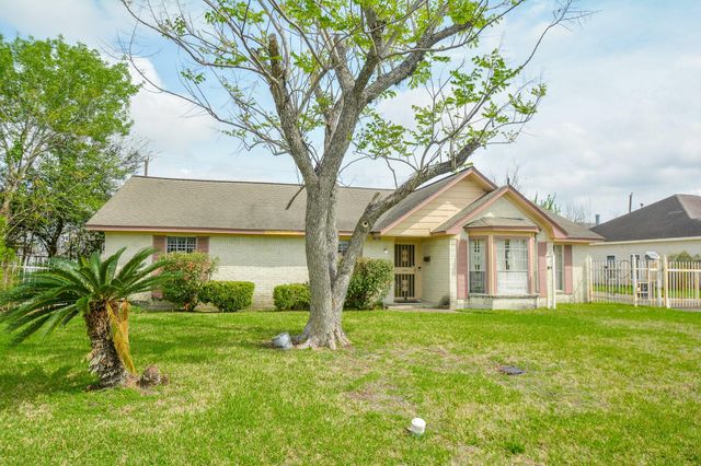 4819 Lingonberry, Houston, TX, 77033
