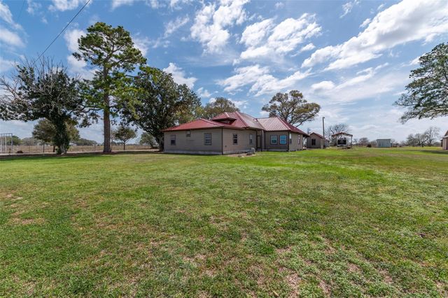 834 County Road 408, El Campo, TX, 77437
