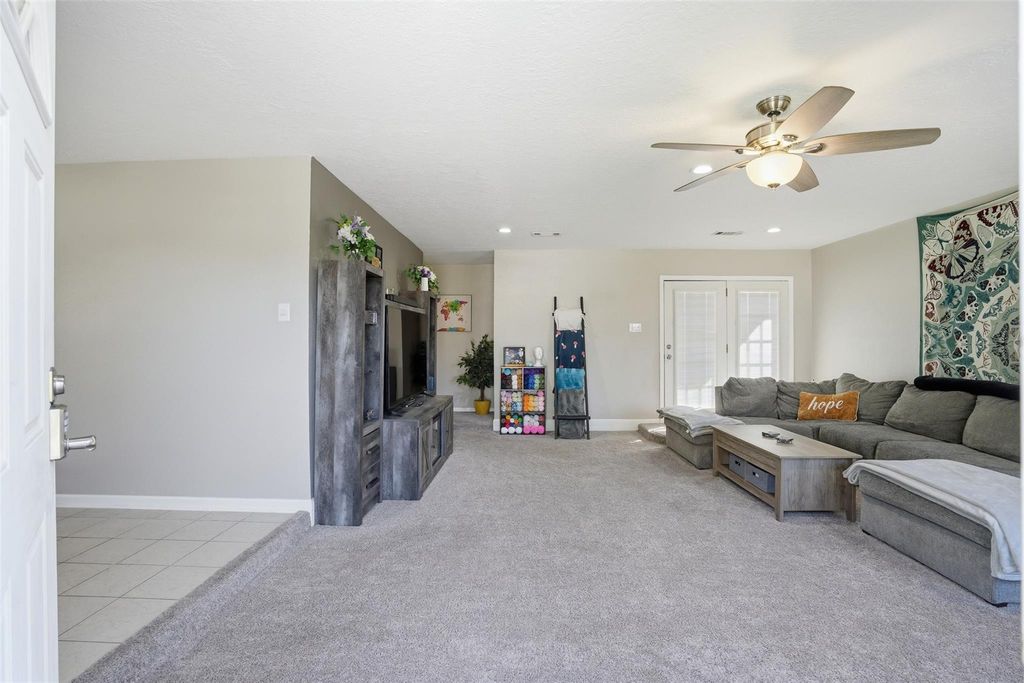 914 Temple Cir — photo 2