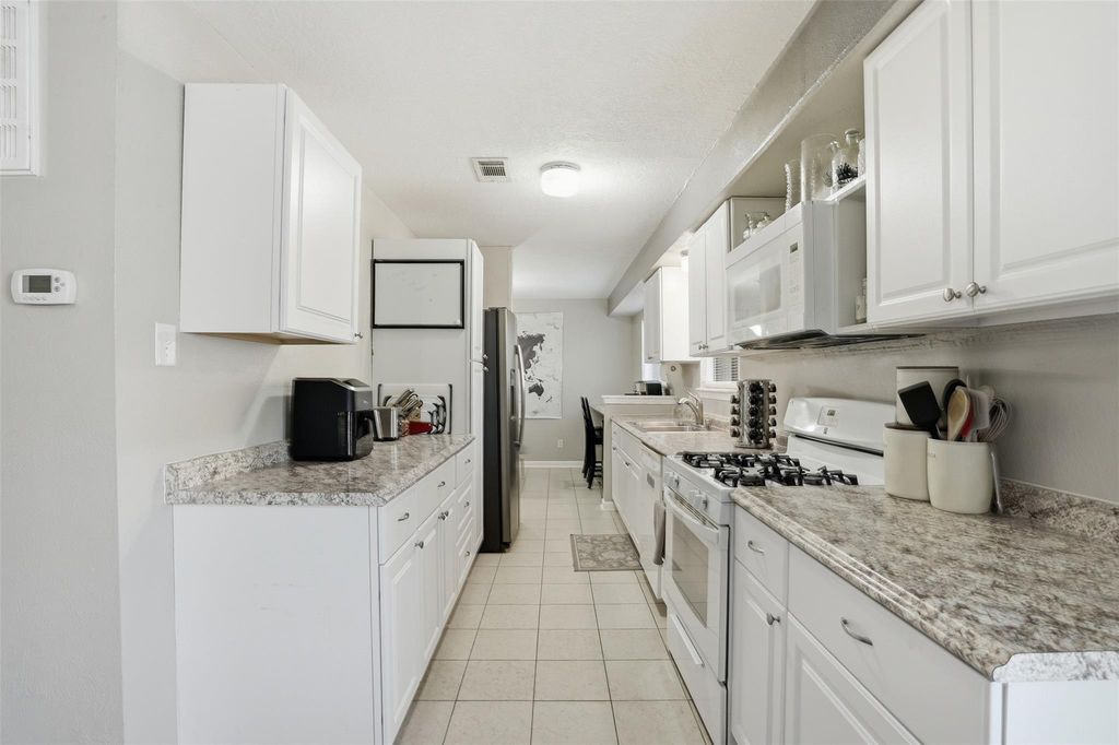 914 Temple Cir — photo 7