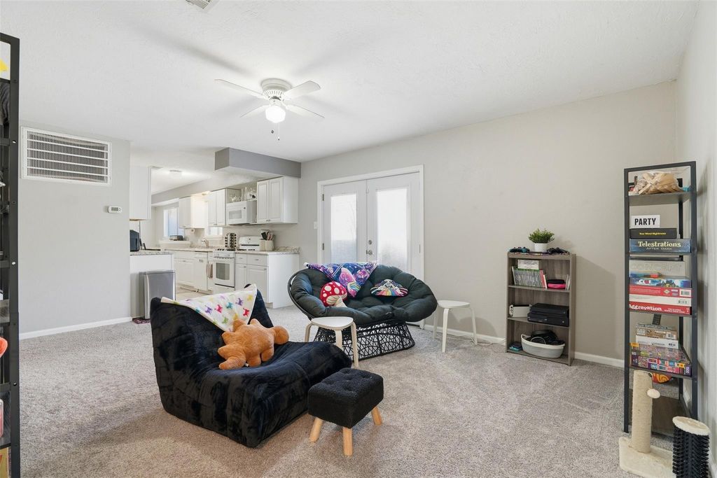 914 Temple Cir — photo 8