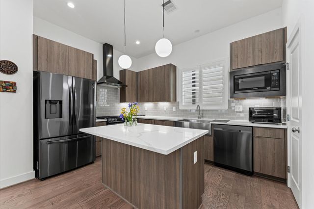  5827 Dolores St, Houston, TX 77057