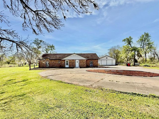  4183 County Road 571, West Columbia, TX 77486