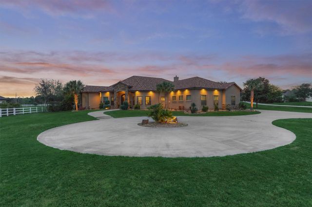  8794 Grand Lake Estates Dr, Montgomery, TX 77316
