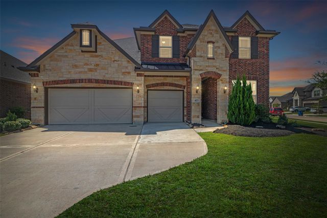  423 Round Top St, Webster, TX 77598