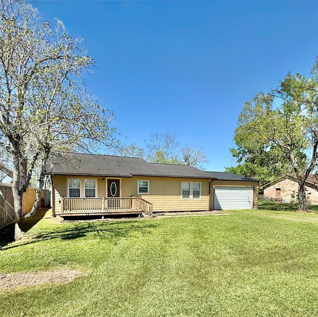 124 Bennett, West Columbia, TX, 77486