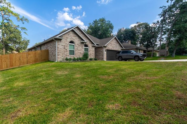  1460 River Oaks Dr, Huntsville, TX 77340